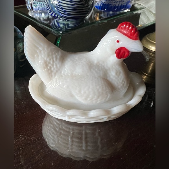 Vintage Westmoreland Milk Glass Miniature Hen On Nest Salt Dip - Picture 1 of 10